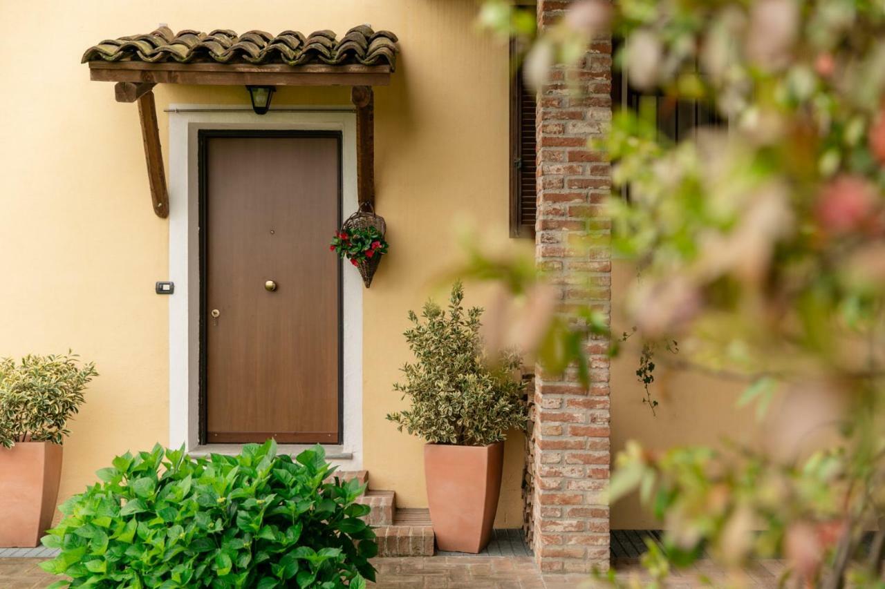 La Casa In Collina Apartamento Alba  Exterior foto